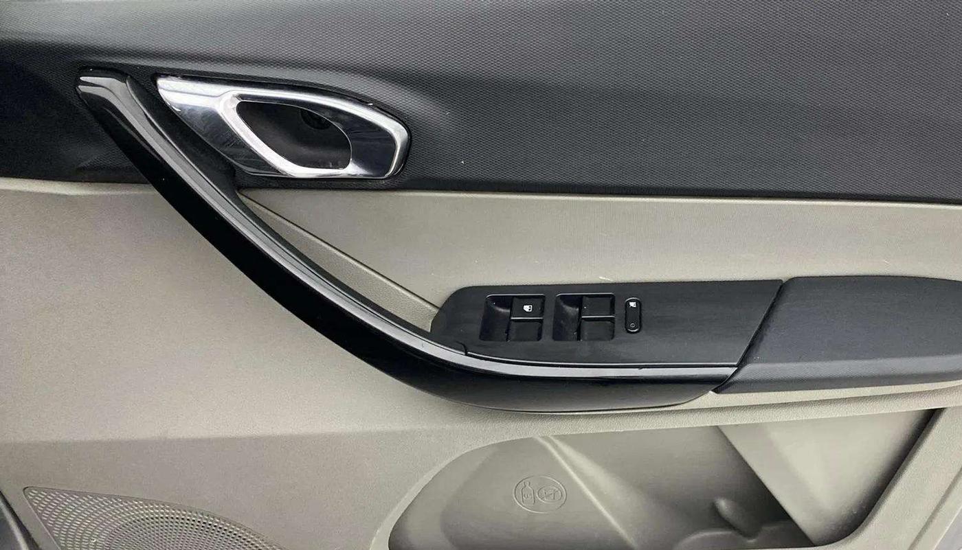 2019 Tata Tiago XZ PLUS PETROL, Petrol, Manual, 29,975 km, Driver Side Door Panels Control
