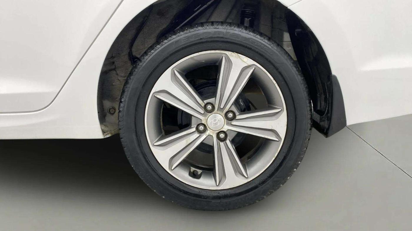 2019 Hyundai Verna 1.6 VTVT SX, Petrol, Manual, 33,588 km, Left Rear Wheel