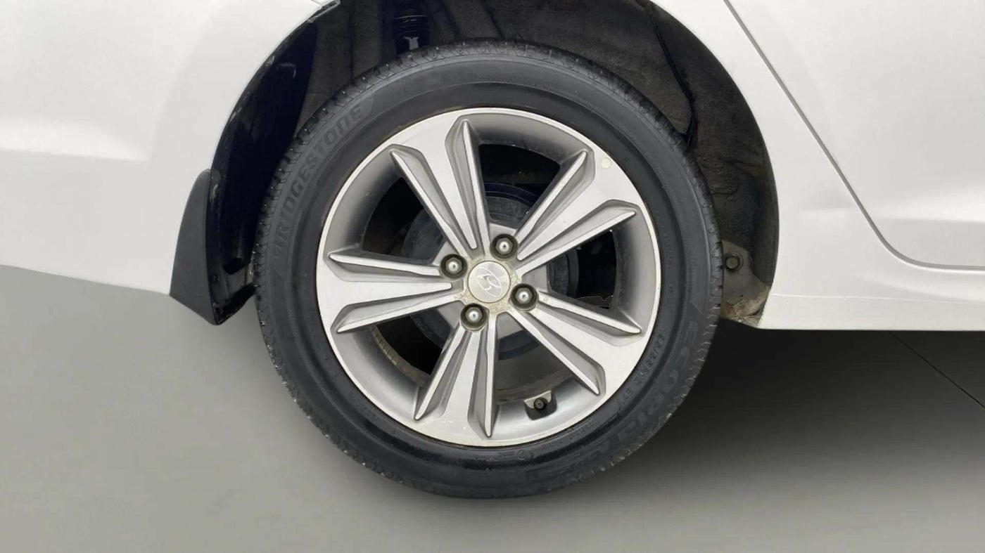 2019 Hyundai Verna 1.6 VTVT SX, Petrol, Manual, 33,588 km, Right Rear Wheel