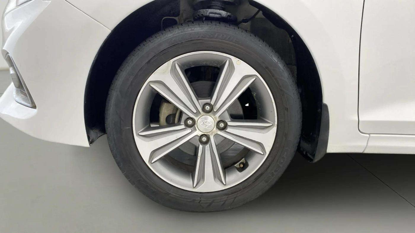 2019 Hyundai Verna 1.6 VTVT SX, Petrol, Manual, 33,588 km, Left Front Wheel