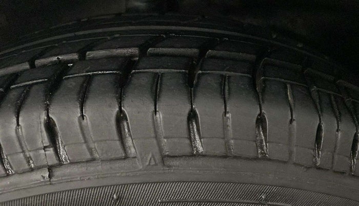 2013 Hyundai i20 MAGNA (O) 1.2, Petrol, Manual, 23,118 km, Left Rear Tyre Tread