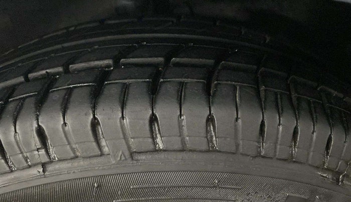 2013 Hyundai i20 MAGNA (O) 1.2, Petrol, Manual, 23,118 km, Left Front Tyre Tread