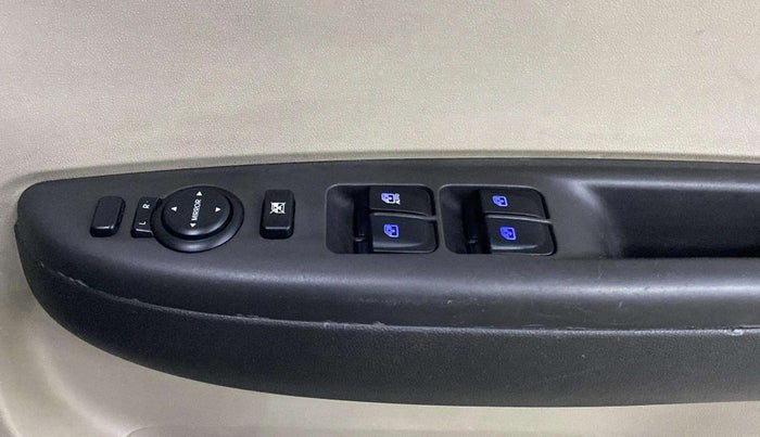 2013 Hyundai i20 MAGNA (O) 1.2, Petrol, Manual, 23,118 km, Driver Side Door Panels Control