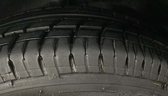 2013 Hyundai i20 MAGNA (O) 1.2, Petrol, Manual, 23,118 km, Right Rear Tyre Tread