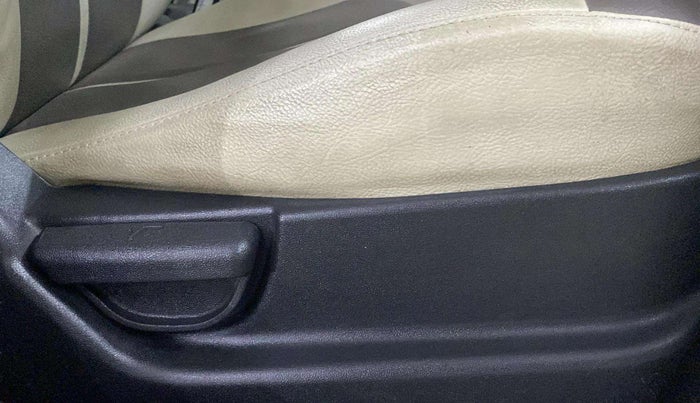 2013 Hyundai i20 MAGNA (O) 1.2, Petrol, Manual, 23,118 km, Driver Side Adjustment Panel