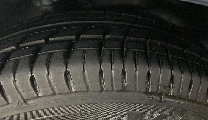 2013 Hyundai i20 MAGNA (O) 1.2, Petrol, Manual, 23,118 km, Right Front Tyre Tread