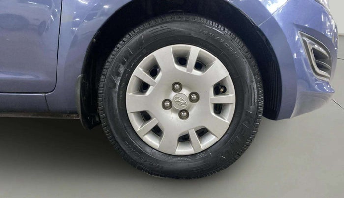2013 Hyundai i20 MAGNA (O) 1.2, Petrol, Manual, 23,118 km, Right Front Wheel