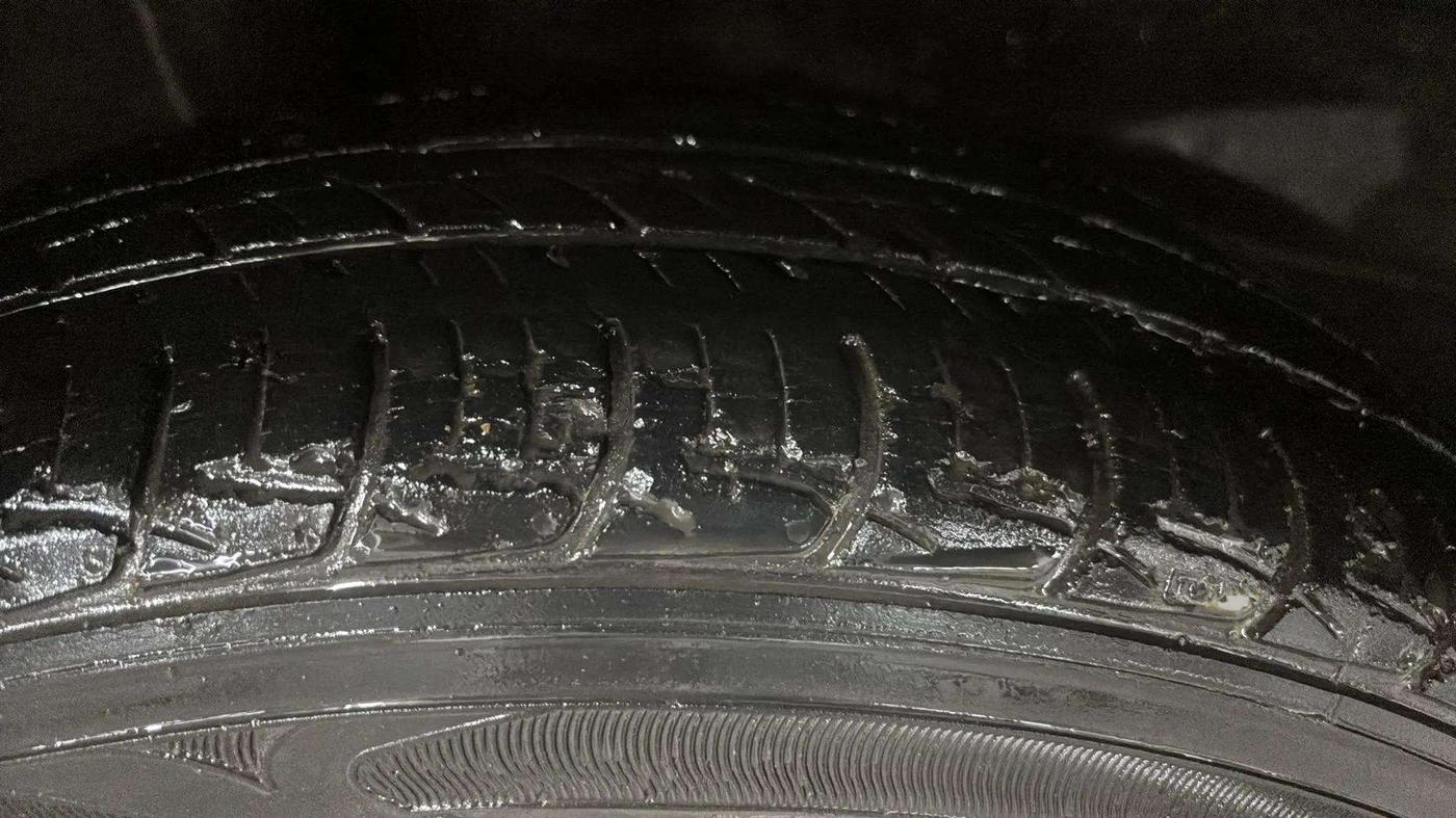 2015 Honda Brio VX AT, Petrol, Automatic, 27,849 km, Right Rear Tyre Tread
