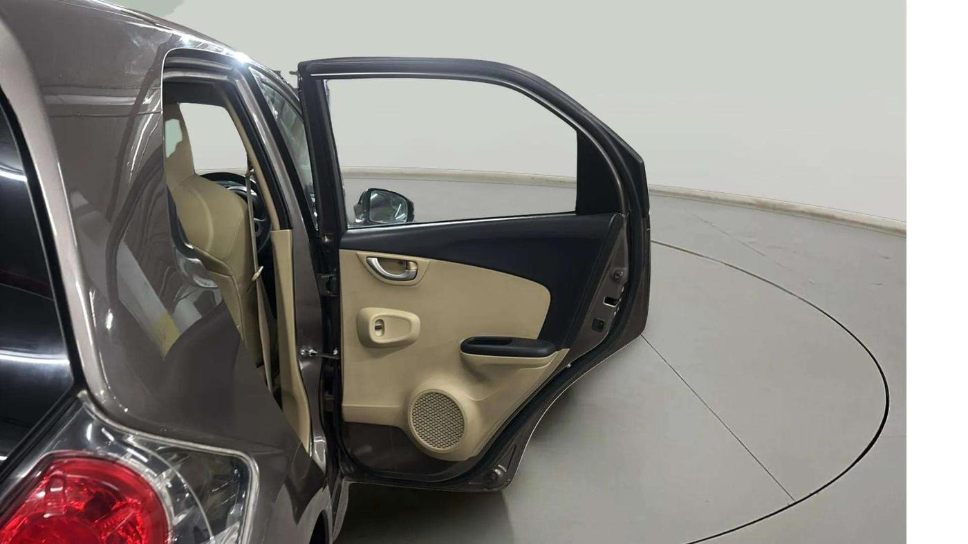 2015 Honda Brio VX AT, Petrol, Automatic, 27,849 km, RHS Rear Door