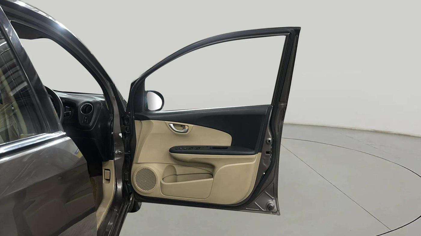 2015 Honda Brio VX AT, Petrol, Automatic, 27,849 km, RHS Front Door