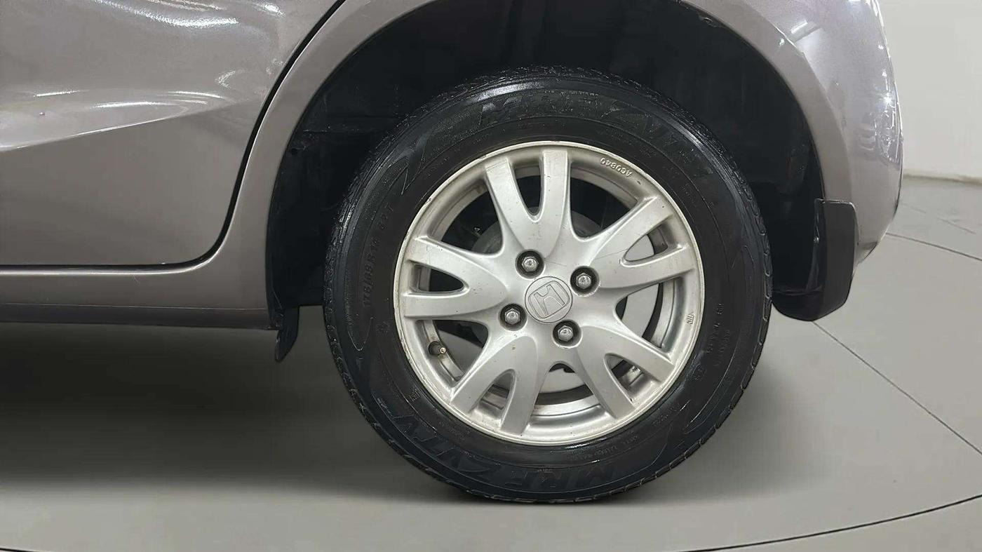 2015 Honda Brio VX AT, Petrol, Automatic, 27,849 km, Left Rear Wheel