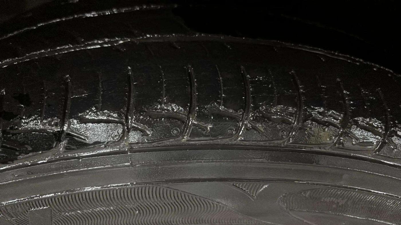 2015 Honda Brio VX AT, Petrol, Automatic, 27,849 km, Left Front Tyre Tread