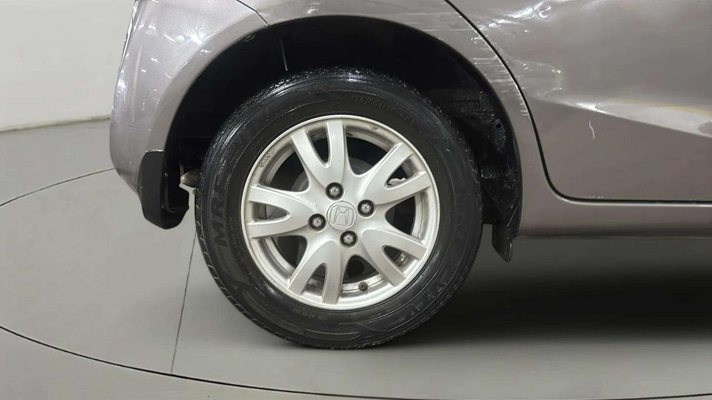 2015 Honda Brio VX AT, Petrol, Automatic, 27,849 km, Right Rear Wheel