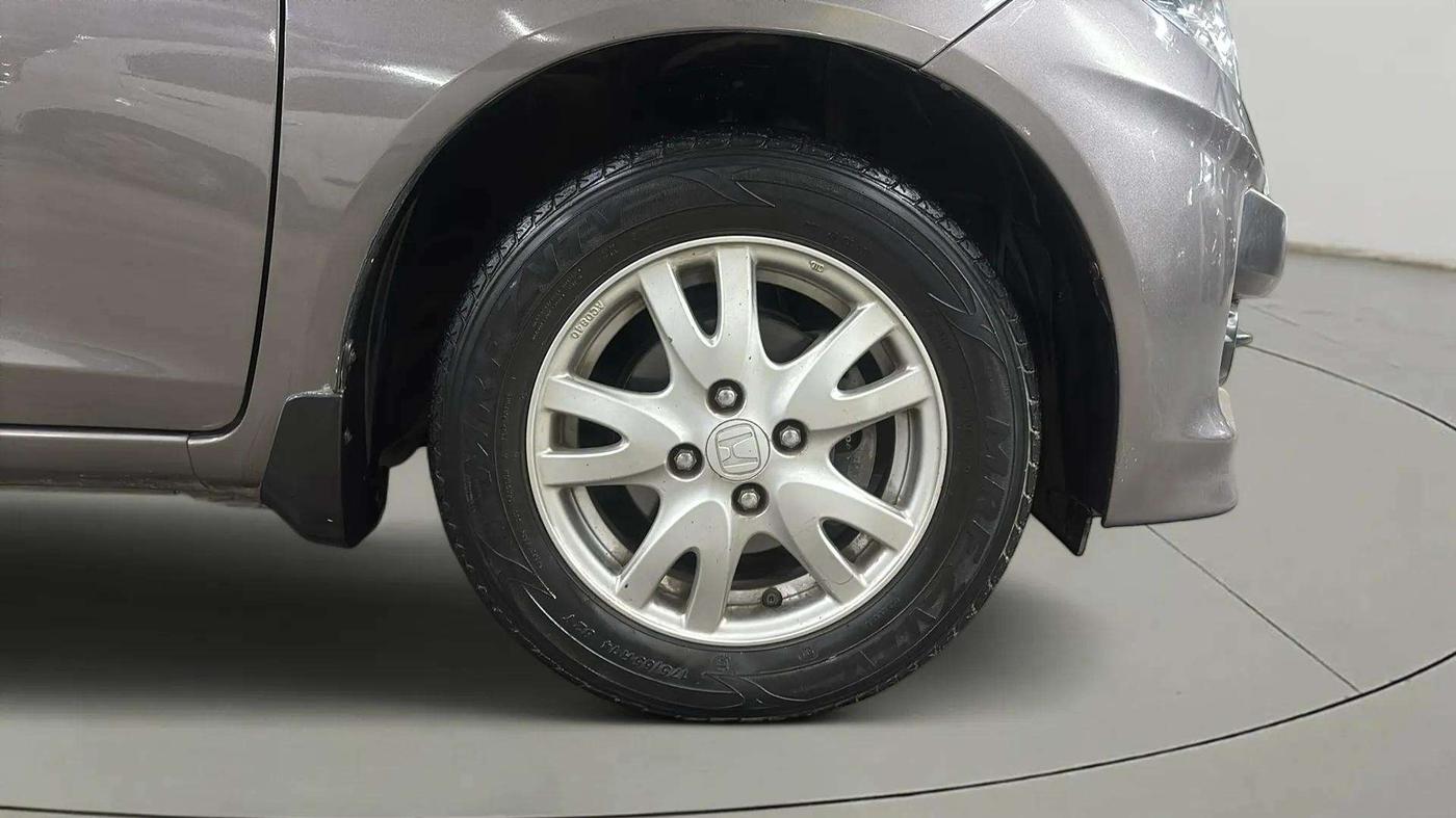 2015 Honda Brio VX AT, Petrol, Automatic, 27,849 km, Right Front Wheel