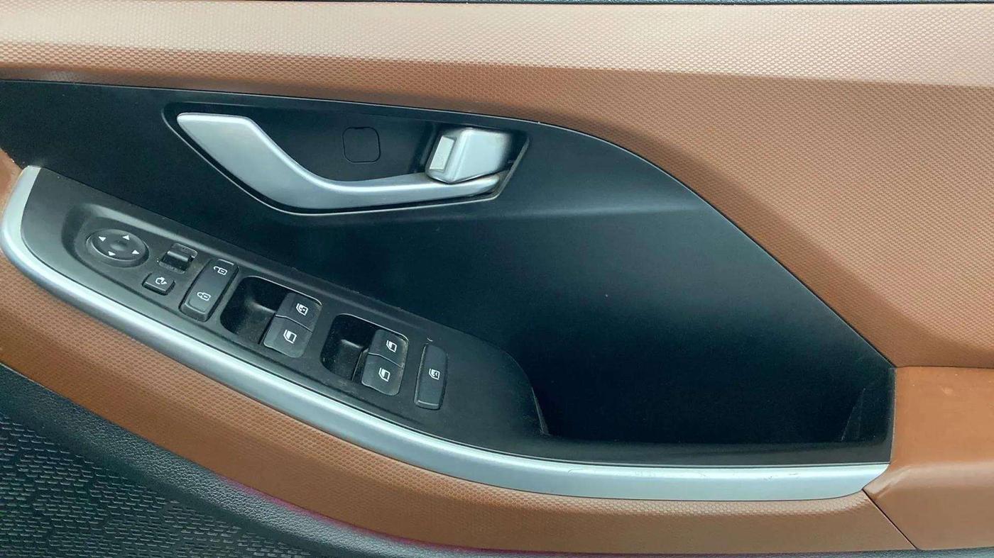 2022 Hyundai ALCAZAR PRESTIGE 1.5 MT 6STR, Diesel, Manual, 35,702 km, Driver Side Door Panels Control