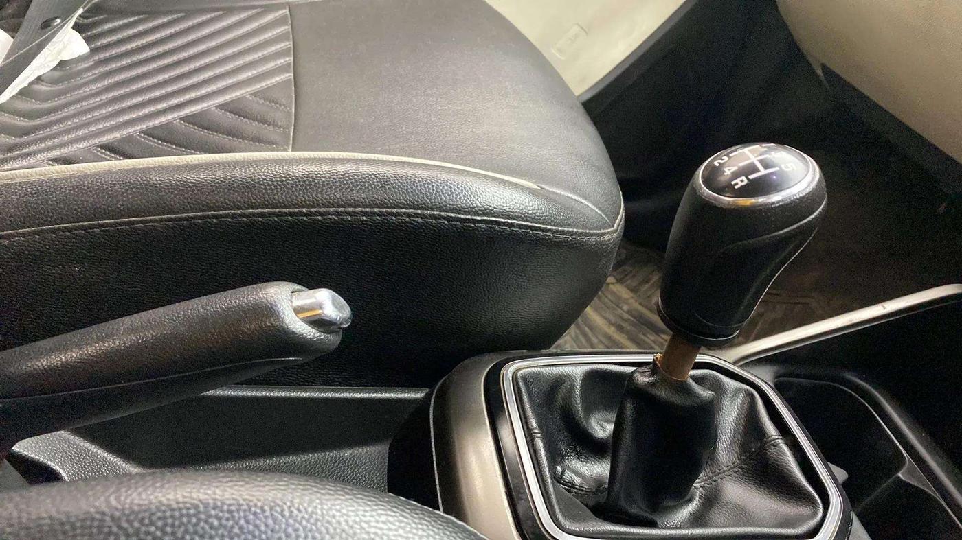 2019 Maruti IGNIS DELTA 1.2, Petrol, Manual, 73,091 km, Gear Lever