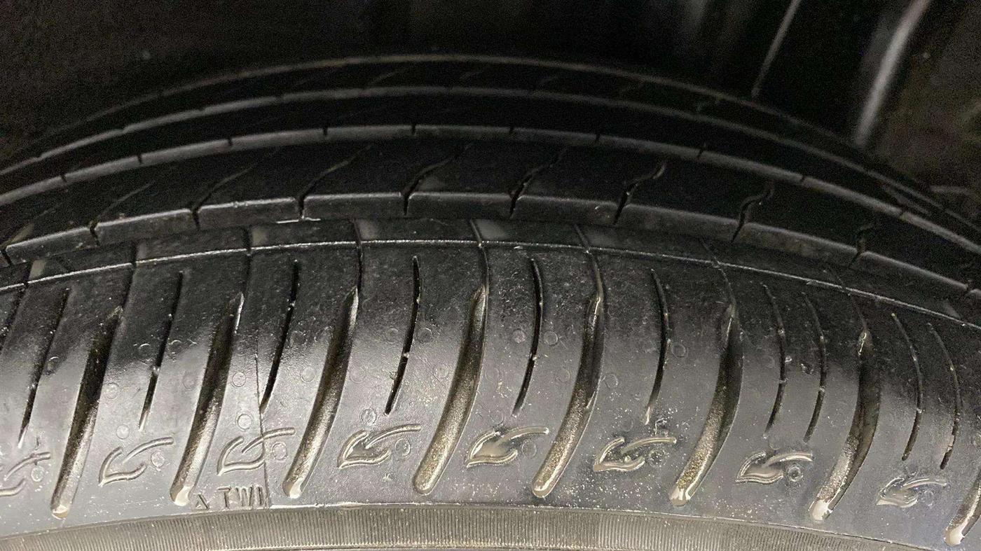 2023 KIA SONET HTX ANNIVERSARY EDITION 1.0 IMT, Petrol, Manual, 10,709 km, Left Rear Tyre Tread