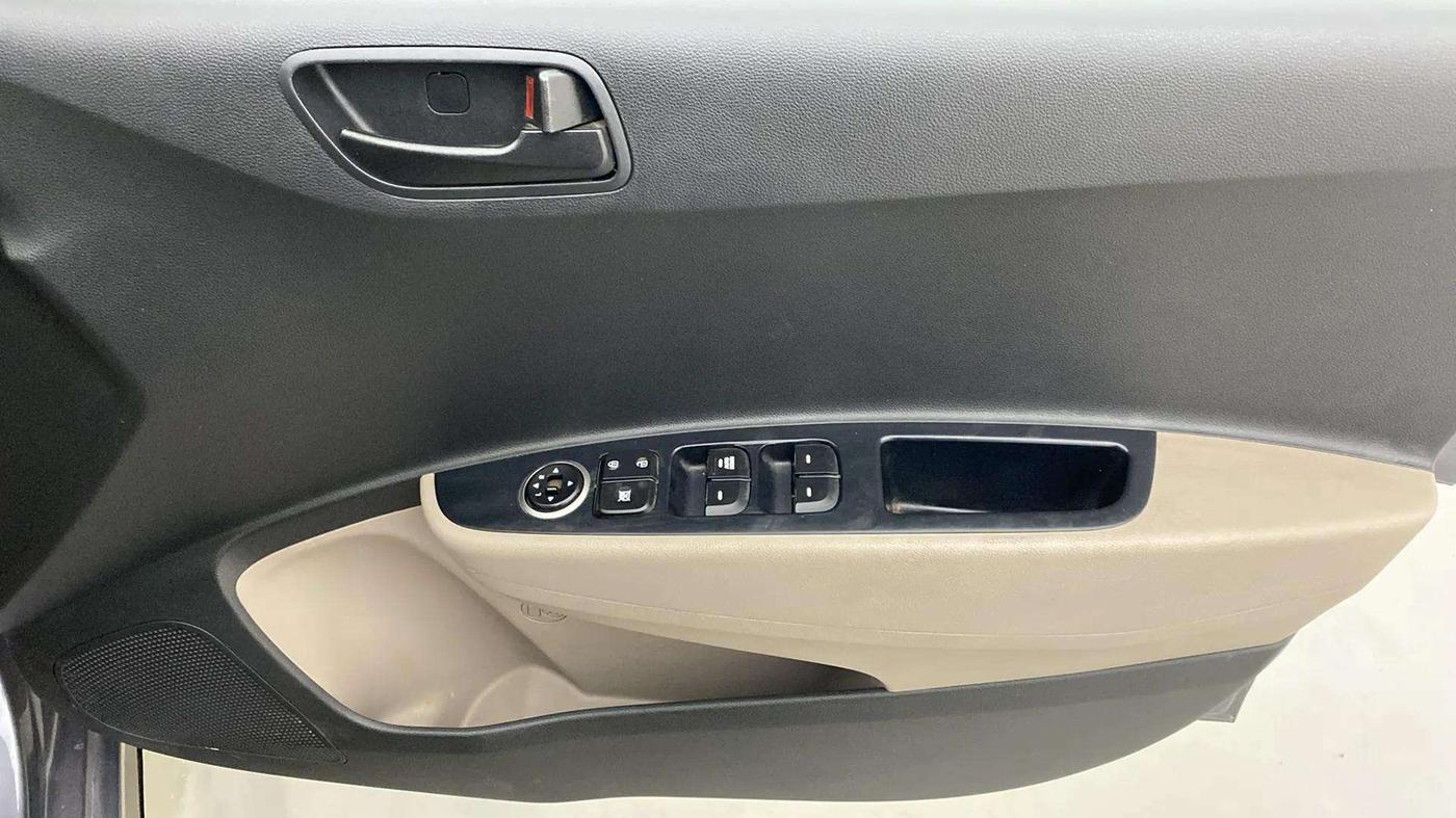 2019 Hyundai Grand i10 MAGNA 1.2 KAPPA VTVT, Petrol, Manual, 39,069 km, Driver Side Door Panels Control
