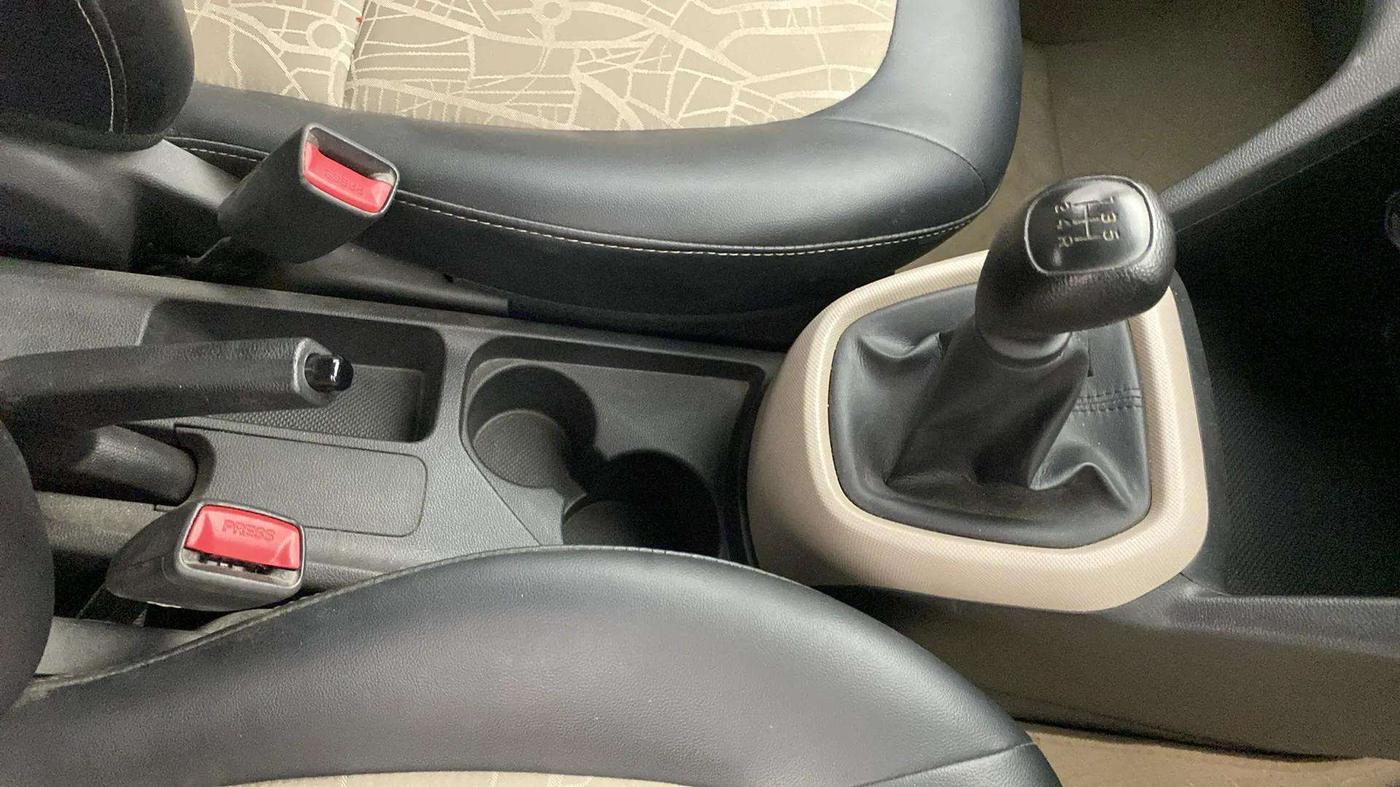 2019 Hyundai Grand i10 MAGNA 1.2 KAPPA VTVT, Petrol, Manual, 39,069 km, Gear Lever