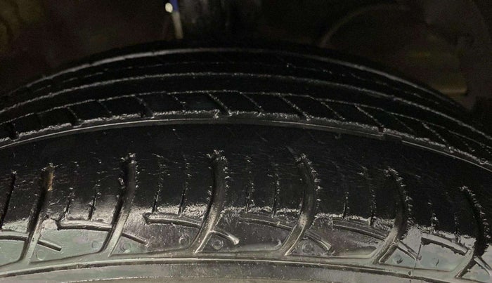 2018 Maruti Baleno DELTA PETROL 1.2, Petrol, Manual, 69,761 km, Right Front Tyre Tread