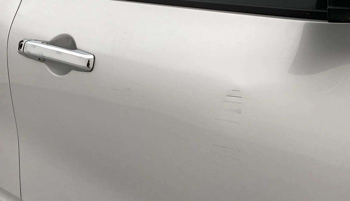 2019 Renault TRIBER RXZ, Petrol, Manual, 69,739 km, Driver-side door - Slightly dented