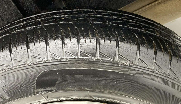 2019 Renault TRIBER RXZ, Petrol, Manual, 69,739 km, Left Rear Tyre Tread