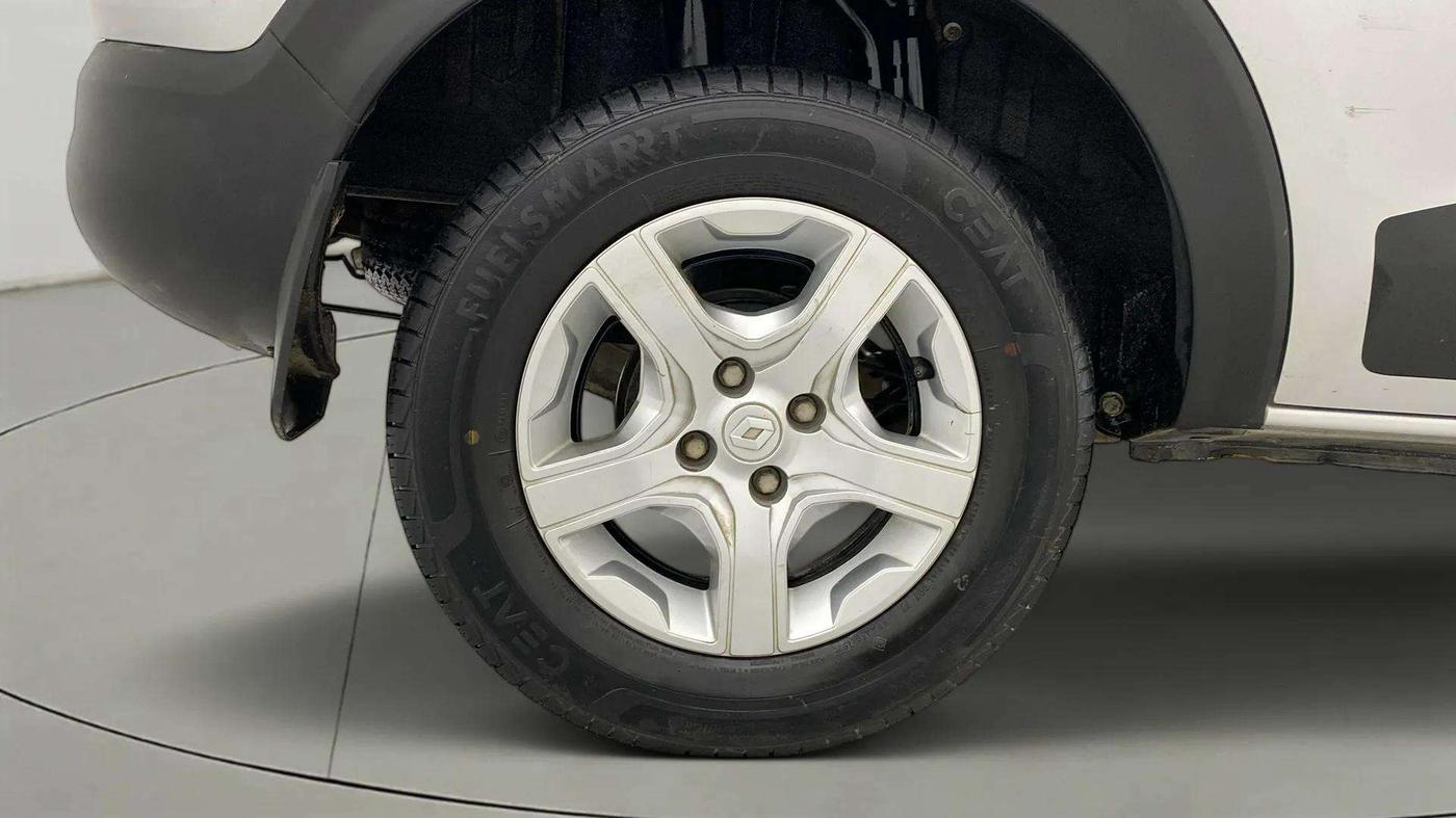 2019 Renault TRIBER RXZ, Petrol, Manual, 69,739 km, Right Rear Wheel