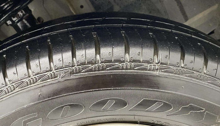 2019 Renault TRIBER RXZ, Petrol, Manual, 69,739 km, Right Front Tyre Tread