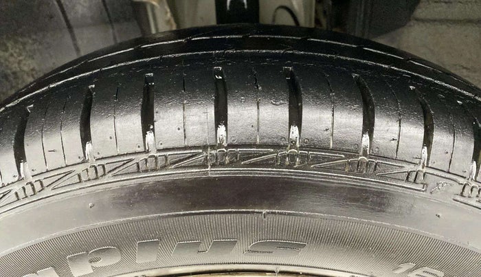 2019 Renault TRIBER RXZ, Petrol, Manual, 69,739 km, Left Front Tyre Tread