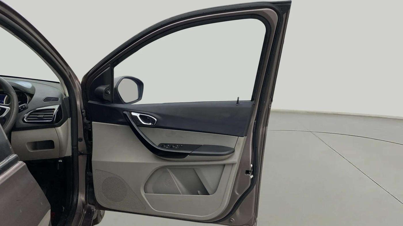 2017 Tata Tiago XZ PETROL, Petrol, Manual, 74,028 km, RHS Front Door