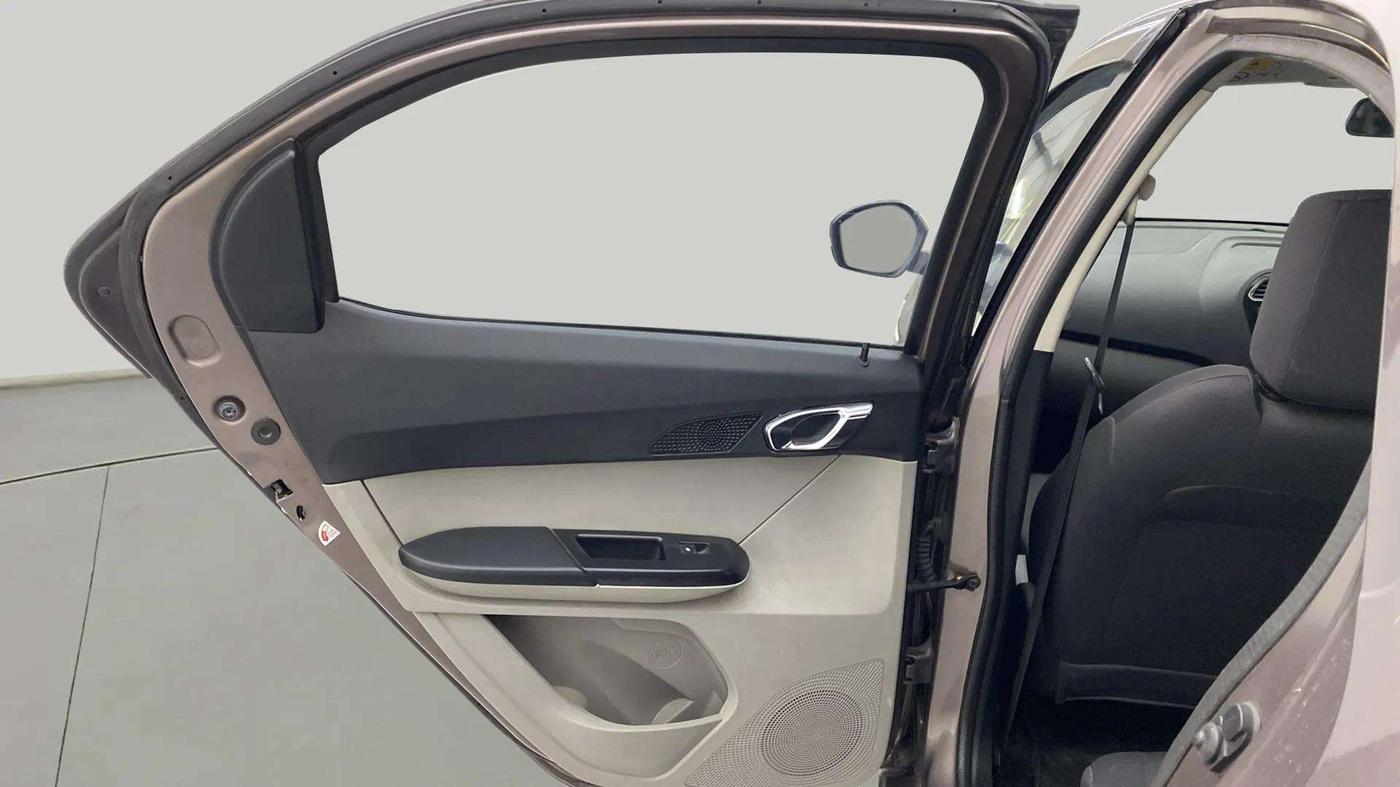 2017 Tata Tiago XZ PETROL, Petrol, Manual, 74,028 km, LHS Rear Door