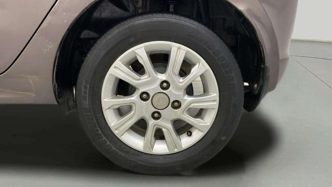2017 Tata Tiago XZ PETROL, Petrol, Manual, 74,028 km, Left Rear Wheel