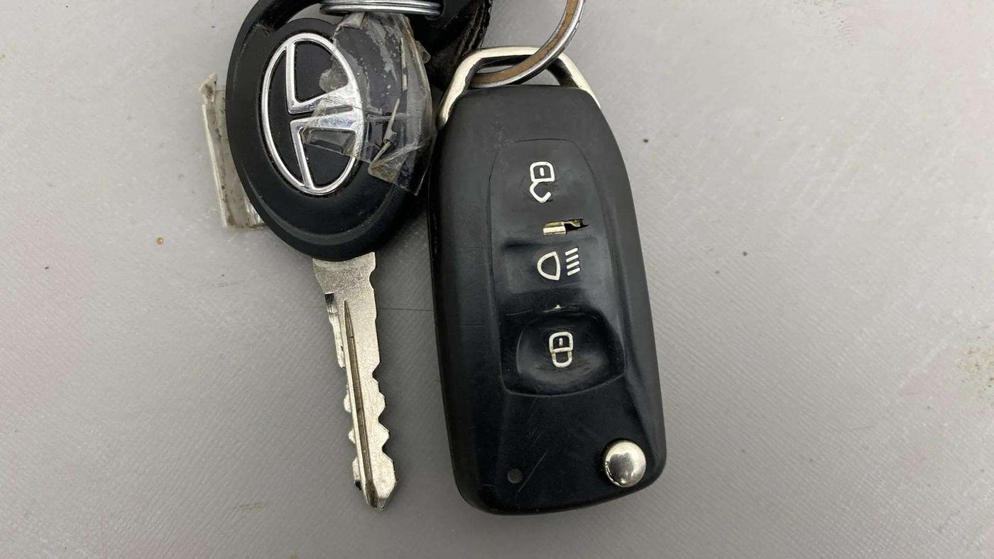 2017 Tata Tiago XZ PETROL, Petrol, Manual, 74,028 km, Key Close Up