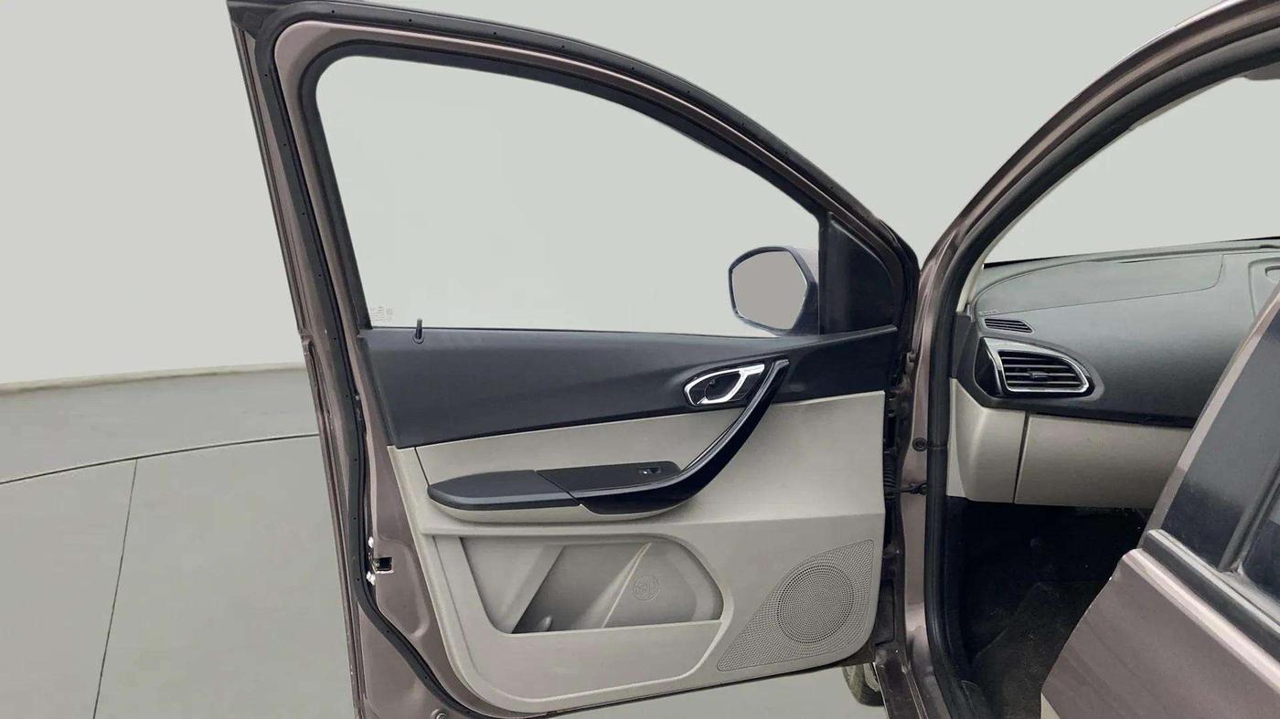 2017 Tata Tiago XZ PETROL, Petrol, Manual, 74,028 km, LHS Front Door