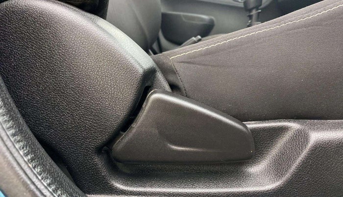 2019 Renault Kwid RXL, Petrol, Manual, 30,863 km, Driver Side Adjustment Panel