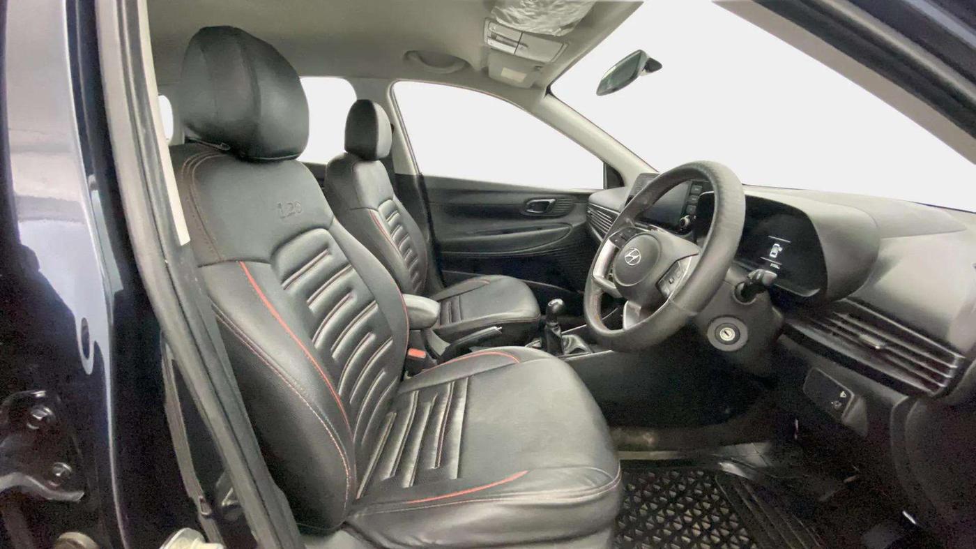 2022 Hyundai NEW I20 SPORTZ 1.2 MT, Petrol, Manual, 31,421 km, Right Side Front Door Cabin