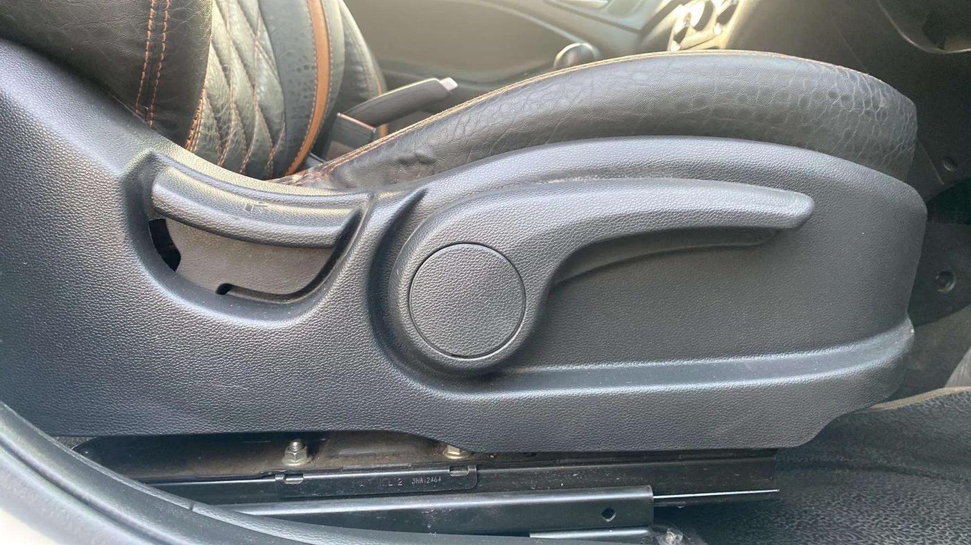 2018 Hyundai i20 Active 1.2 S, Petrol, Manual, 85,841 km, Driver Side Adjustment Panel