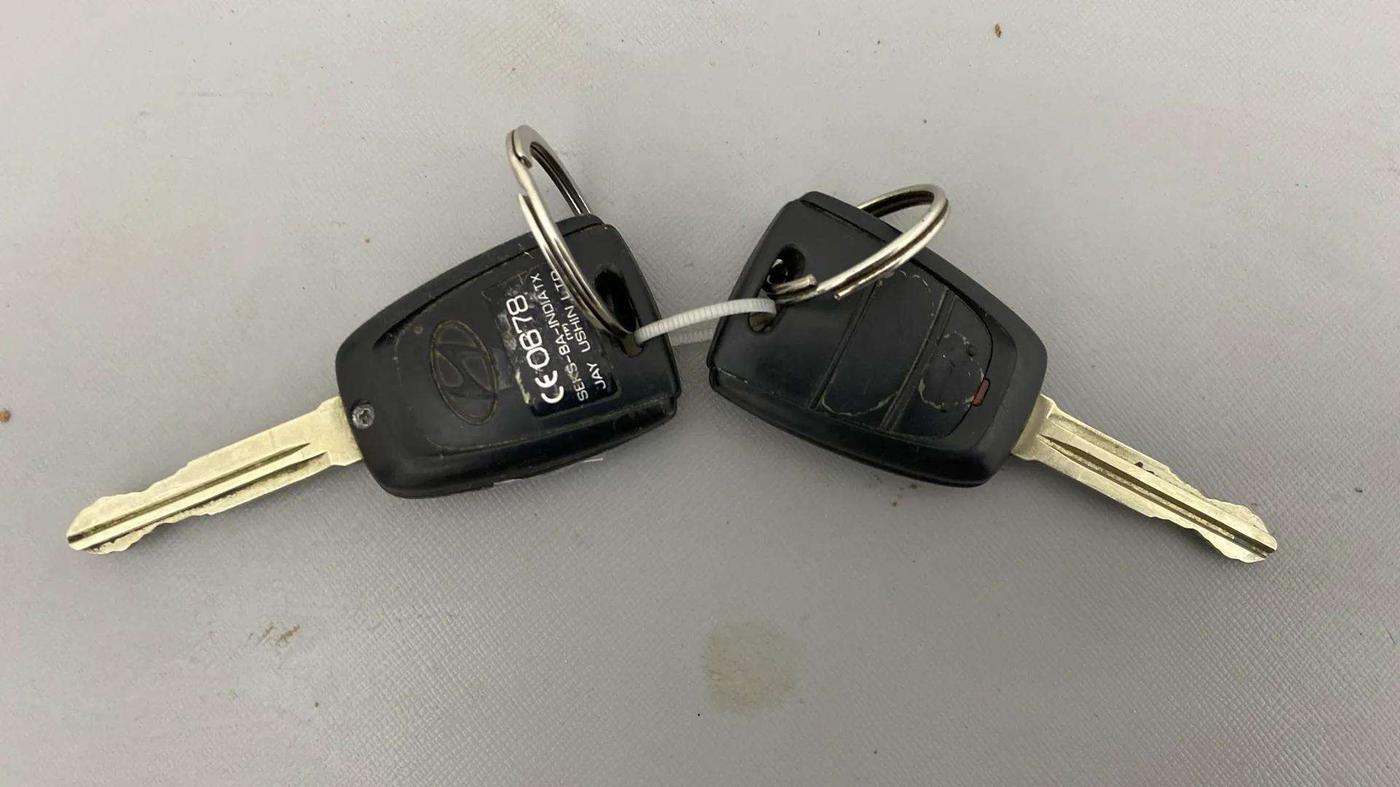 2019 Hyundai Grand i10 SPORTZ 1.2 KAPPA VTVT DUAL TONE, Petrol, Manual, 26,535 km, Key Close Up
