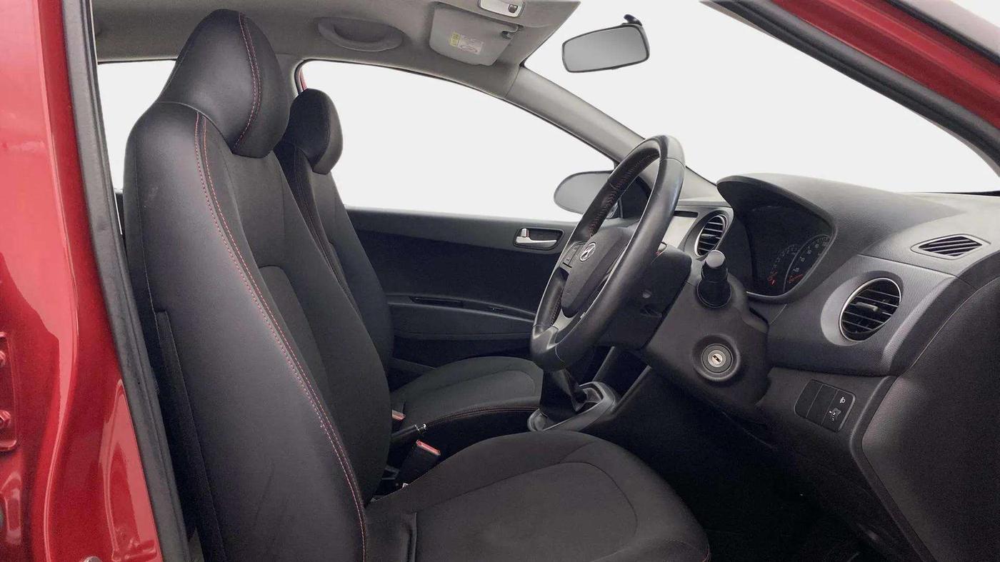 2019 Hyundai Grand i10 SPORTZ 1.2 KAPPA VTVT DUAL TONE, Petrol, Manual, 26,535 km, Right Side Front Door Cabin