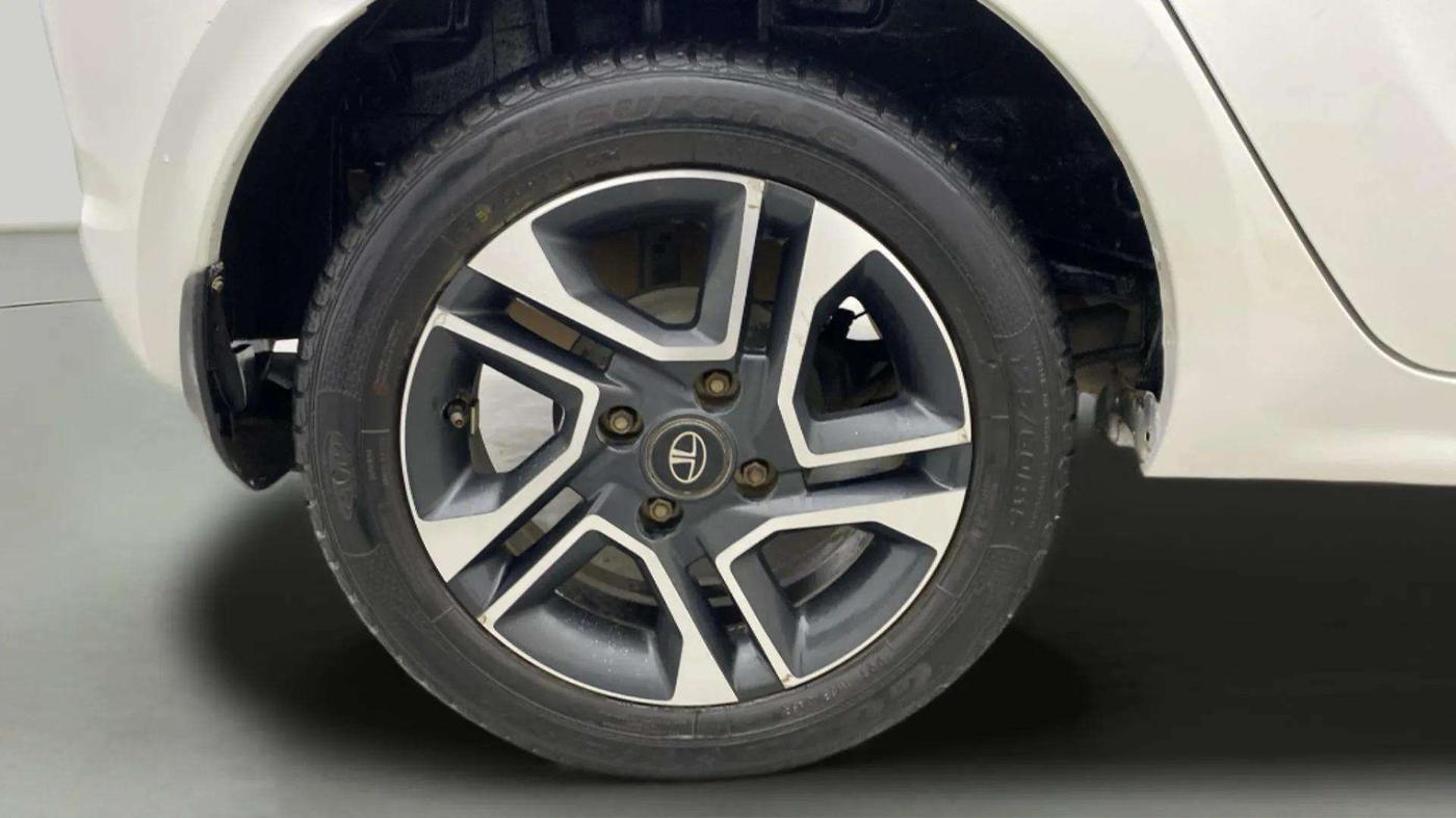 2019 Tata Tiago XZA PLUS PETROL, Petrol, Automatic, 24,820 km, Right Rear Wheel