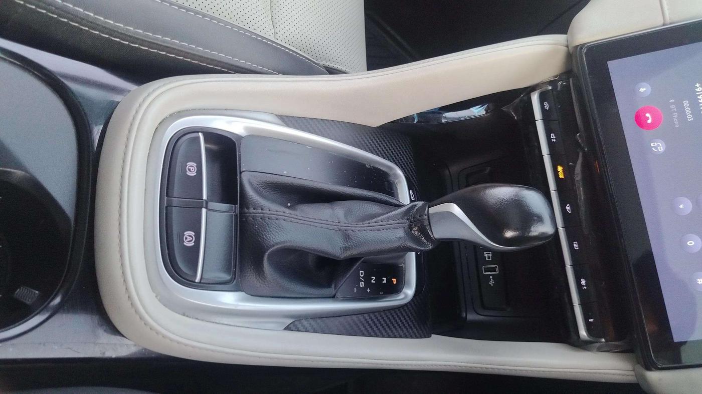 2022 MG ASTOR SHARP 1.5 CVT, Petrol, Automatic, 28,350 km, Gear Lever