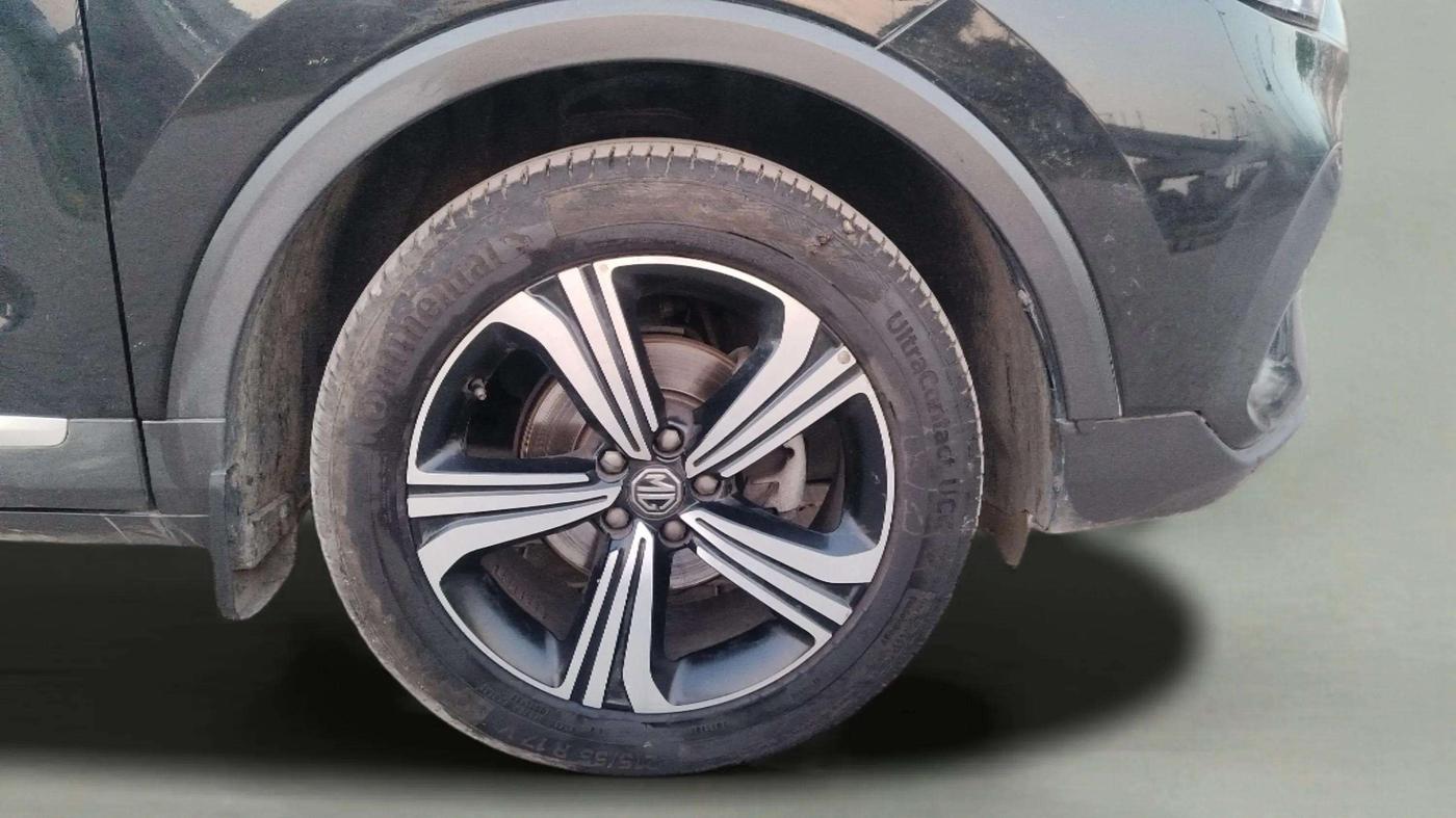 2022 MG ASTOR SHARP 1.5 CVT, Petrol, Automatic, 28,350 km, Right Front Wheel