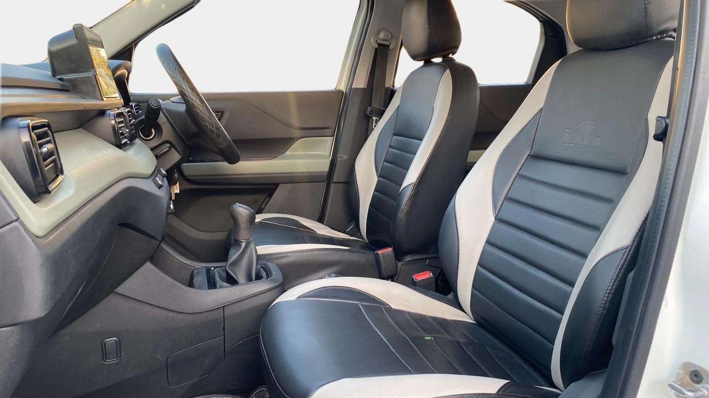 2022 Tata PUNCH ADVENTURE MT, Petrol, Manual, 30,257 km, Right Side Front Door Cabin
