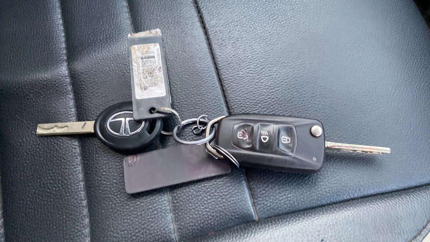 2022 Tata PUNCH ADVENTURE MT, Petrol, Manual, 30,257 km, Key Close Up