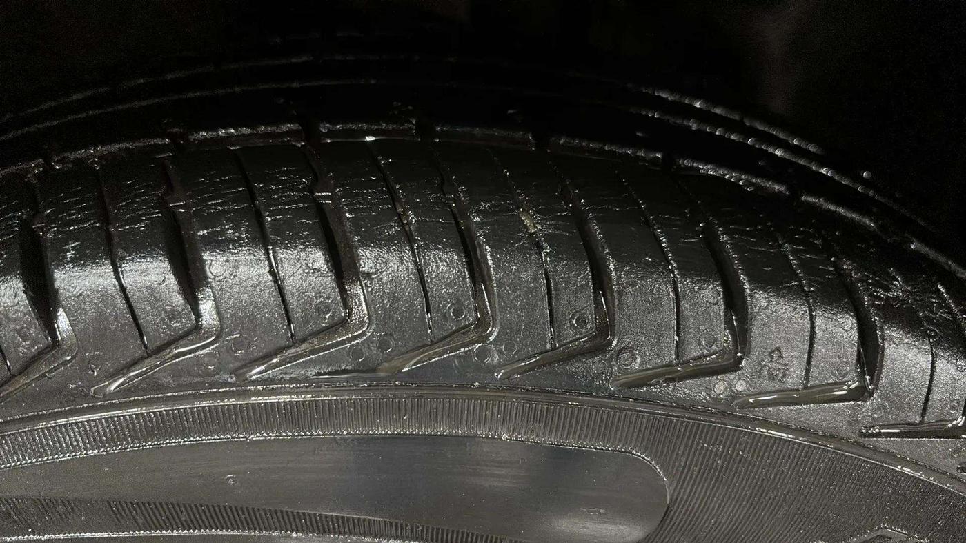 2018 Renault Kwid RXT 1.0 AMT (O), Petrol, Automatic, 38,320 km, Right Front Tyre Tread
