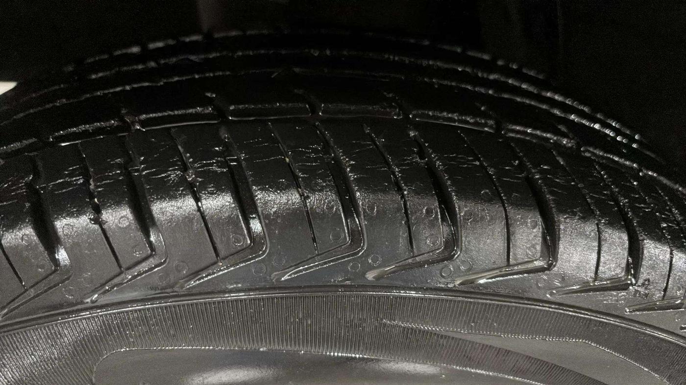 2018 Renault Kwid RXT 1.0 AMT (O), Petrol, Automatic, 38,320 km, Right Rear Tyre Tread