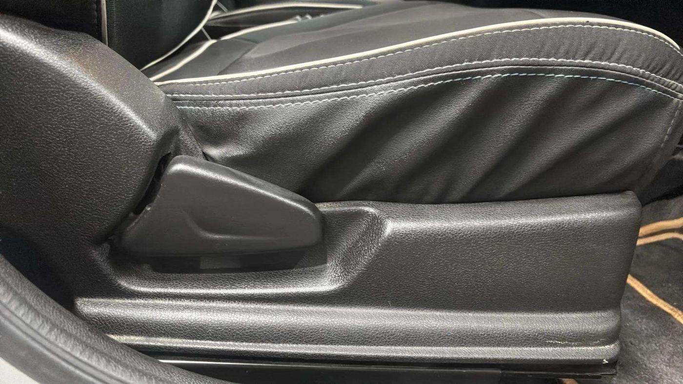 2018 Renault Kwid RXT 1.0 AMT (O), Petrol, Automatic, 38,320 km, Driver Side Adjustment Panel