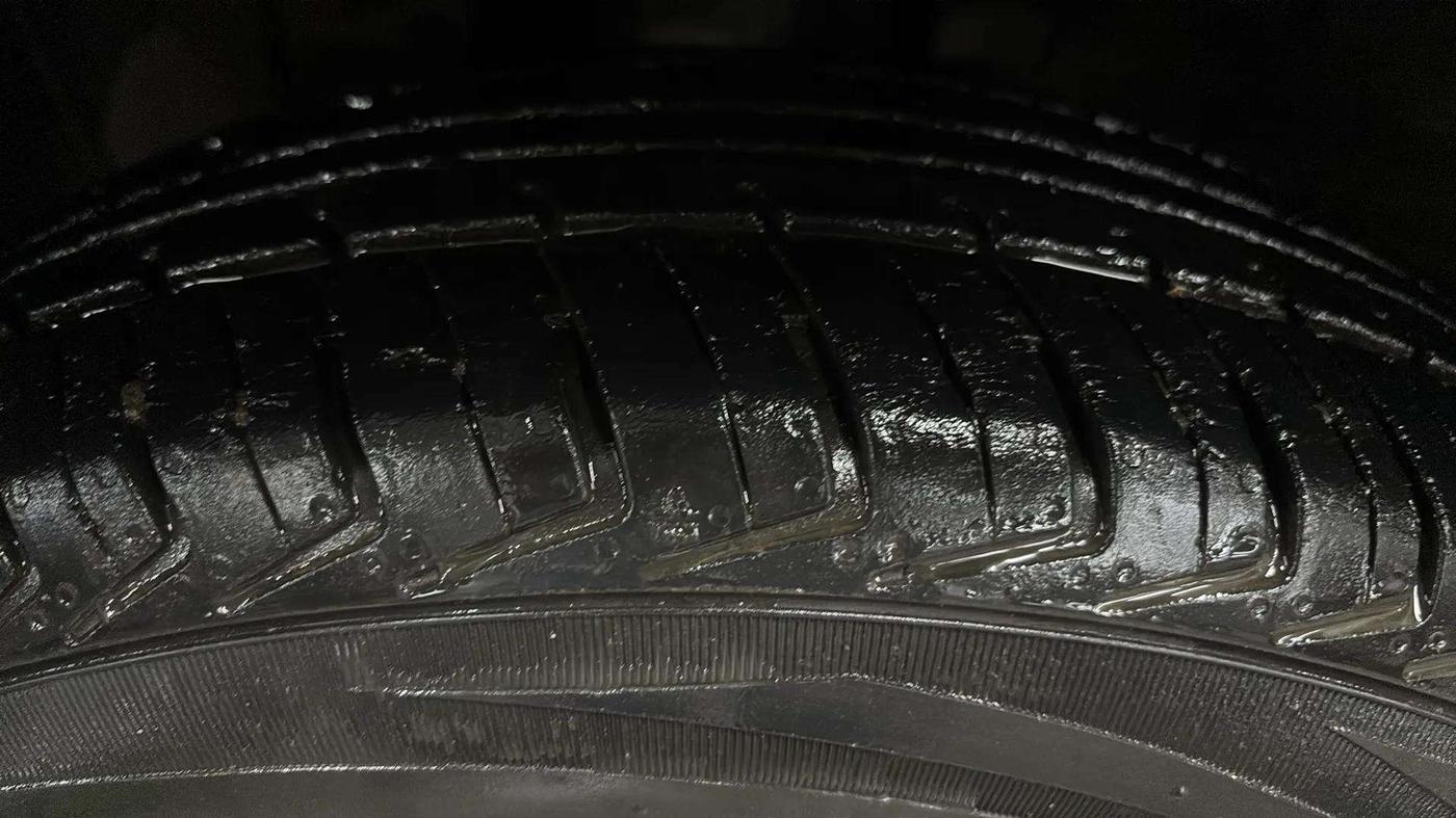 2018 Renault Kwid RXT 1.0 AMT (O), Petrol, Automatic, 38,320 km, Left Front Tyre Tread
