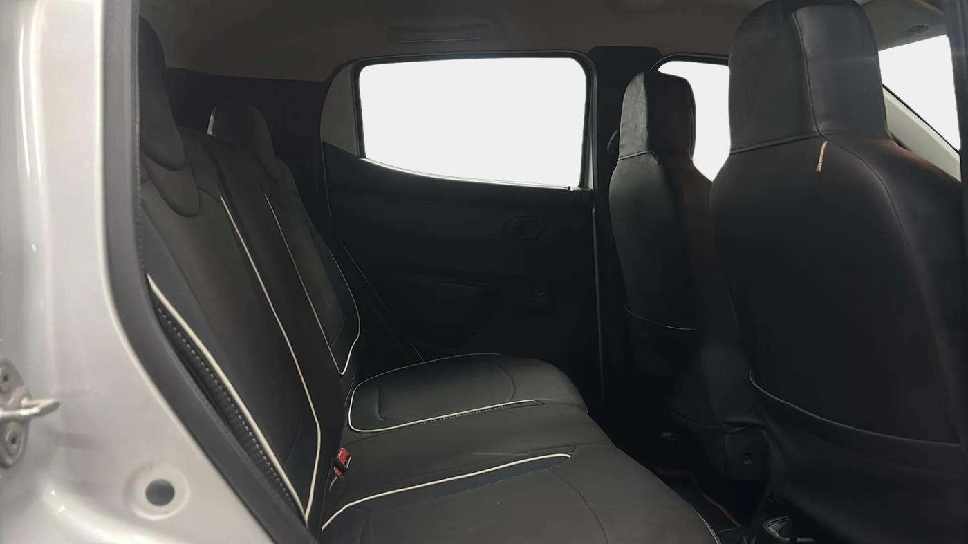 2018 Renault Kwid RXT 1.0 AMT (O), Petrol, Automatic, 38,320 km, Right Side Rear Door Cabin