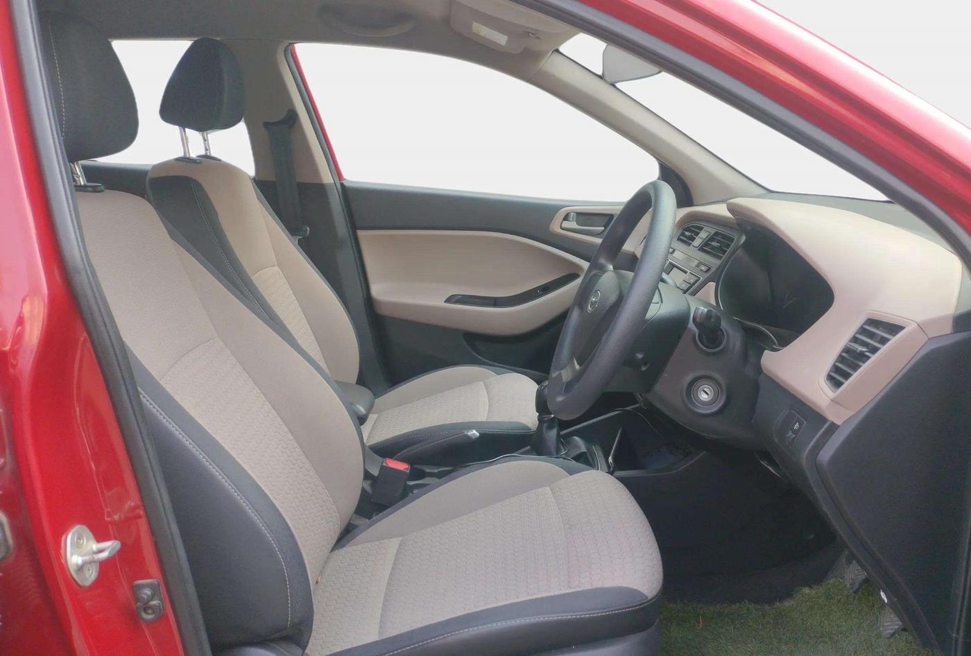 2017 Hyundai Elite i20 MAGNA EXECUTIVE 1.2, Petrol, Manual, 32,041 km, Right Side Front Door Cabin